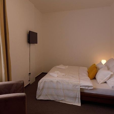 Litvan Sunset Apartments Ceske Budejovice Exterior foto